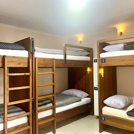 Hostel Delphi Tirana